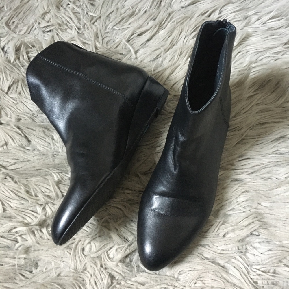 Stuart Weitzman Black Leather Ankle Boots Size 8